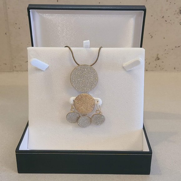 NWT Sparkly Silver & Gold Colored Necklace/ Earring Set. - Picture 1 of 14
